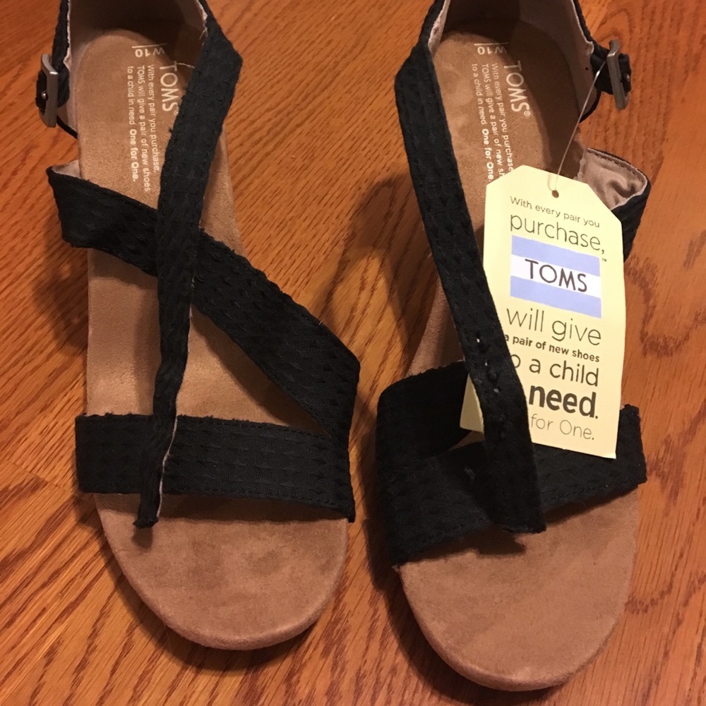 Toms - Picture 2 of 2